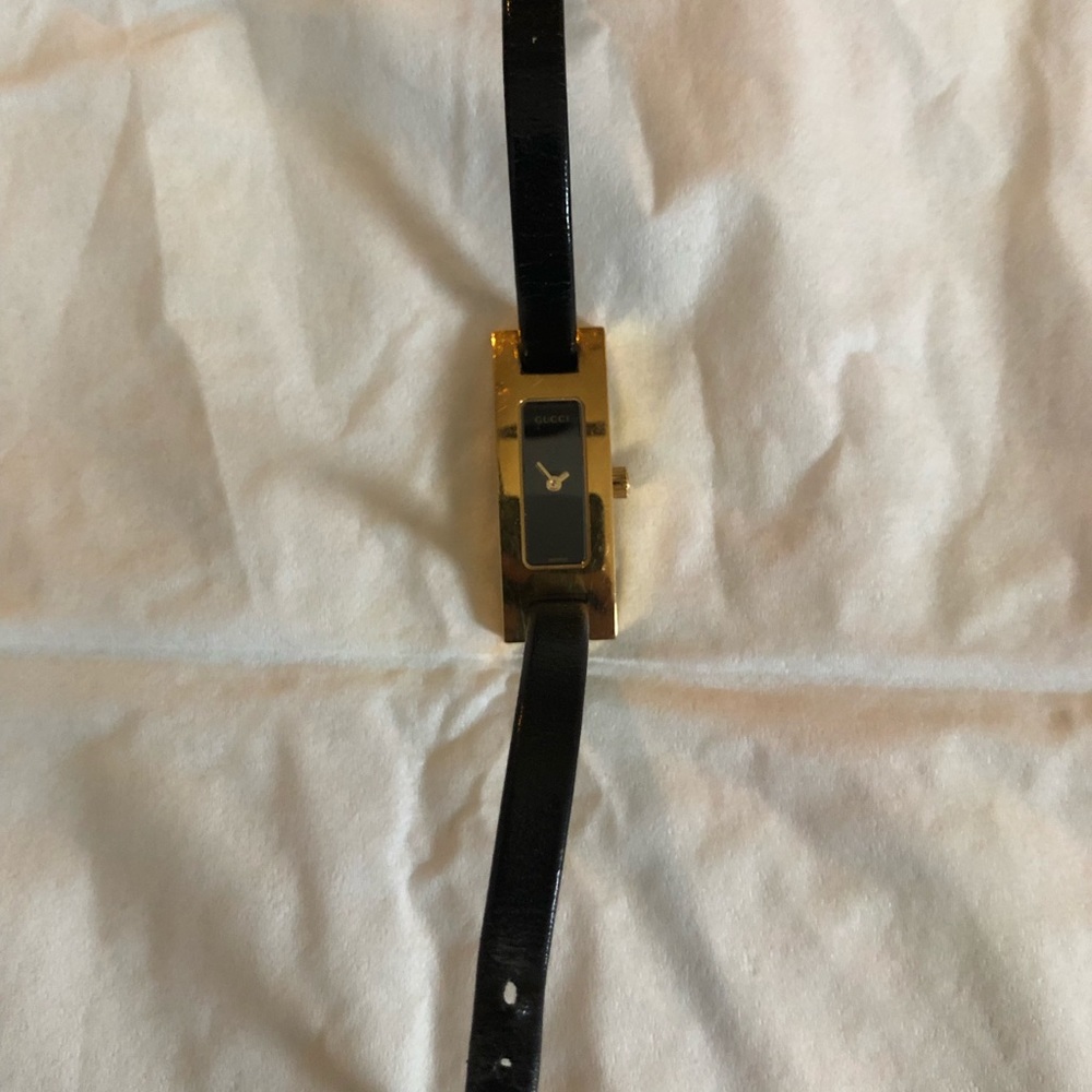 Vintage women’s Gucci watch